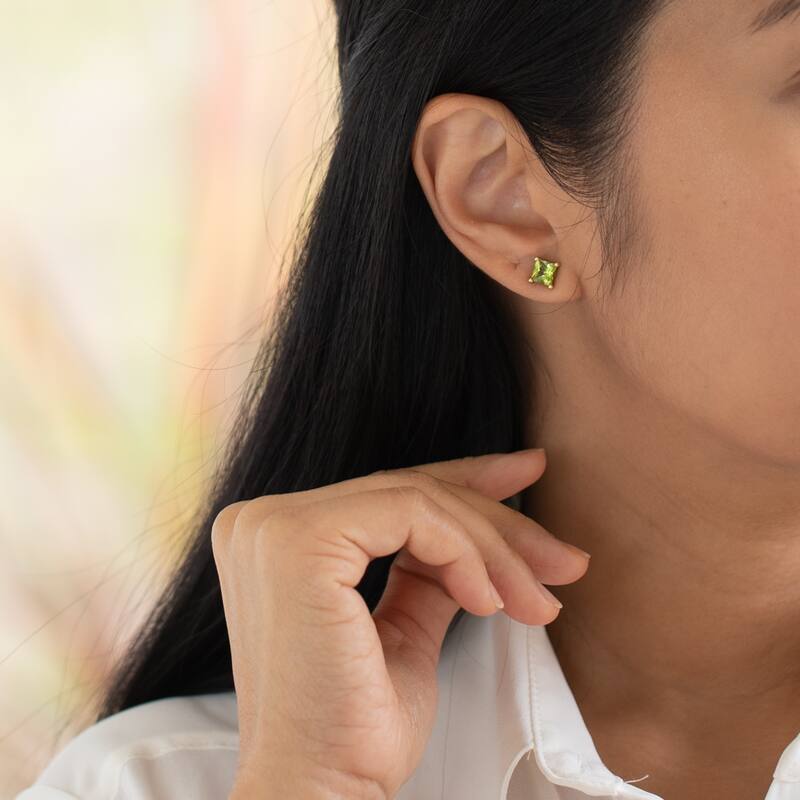 14k Yellow Gold Peridot Stud Earrings 2.18 ct Princess Shape