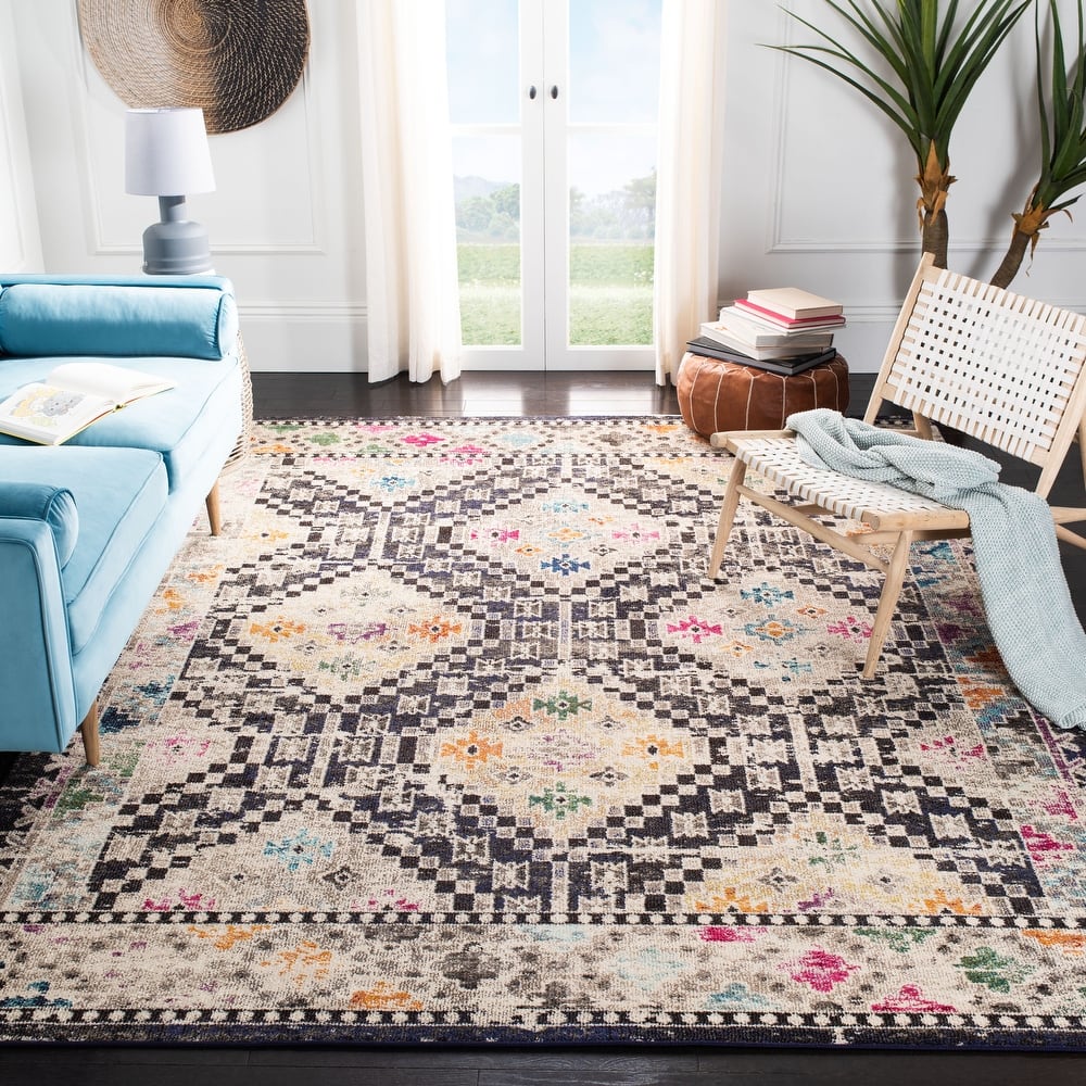 SAFAVIEH, Madison Hortensia Boho Diamond Distressed Rug