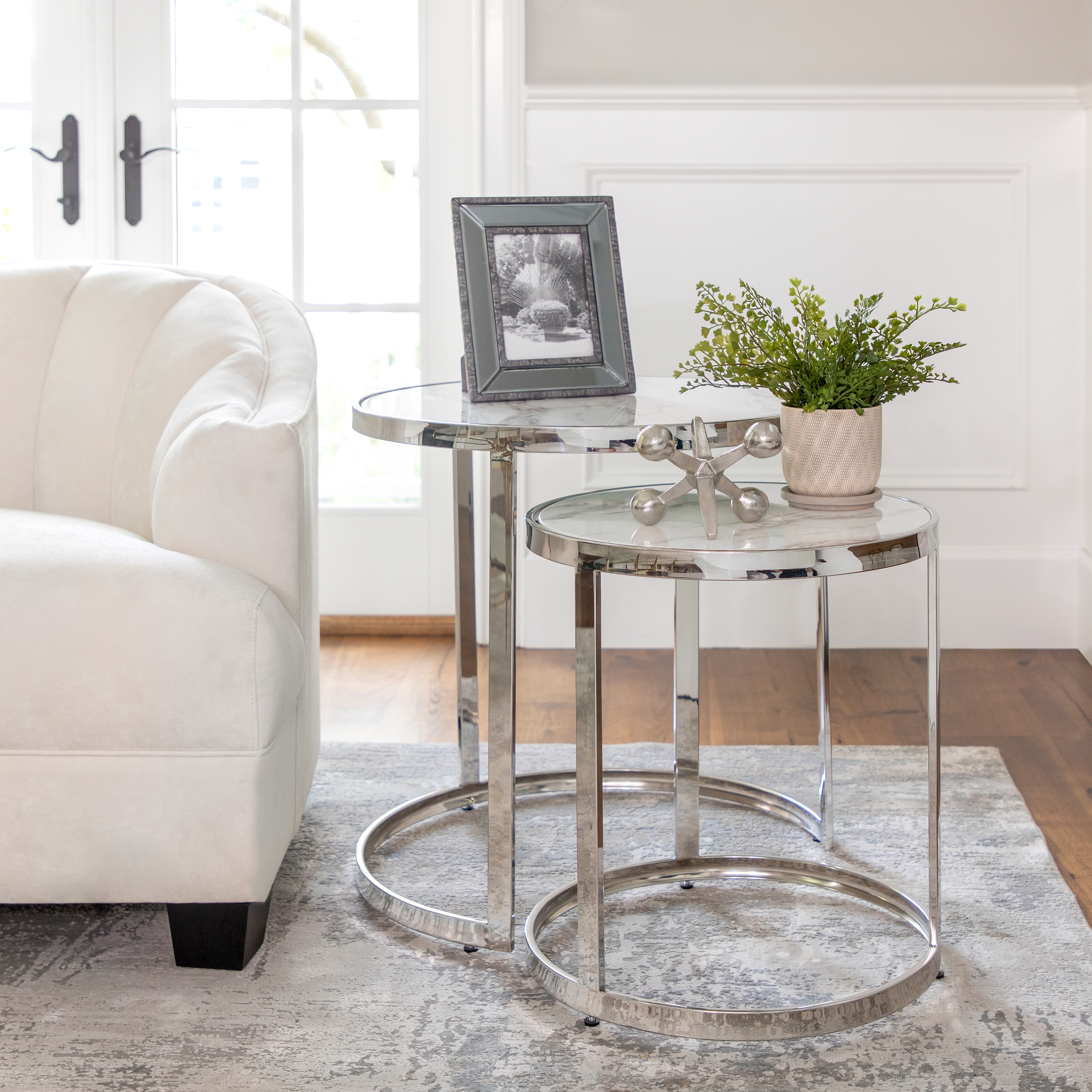 Sagebrook Home Modern Set of 2 Nesting Side Tables Round Metal and Glass Accent Tables in White and Silver Contemporary