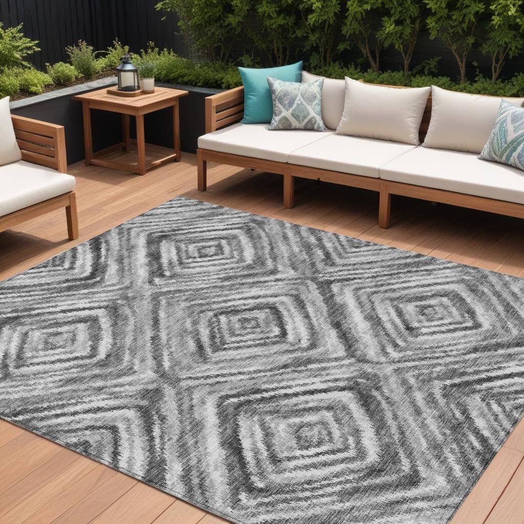 HomeRoots Geometric Transitional Rectangle Outdoor Rug
