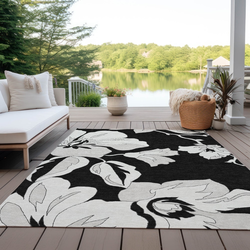 Machine Washable Indoor/ Outdoor Chantille Floral Rug