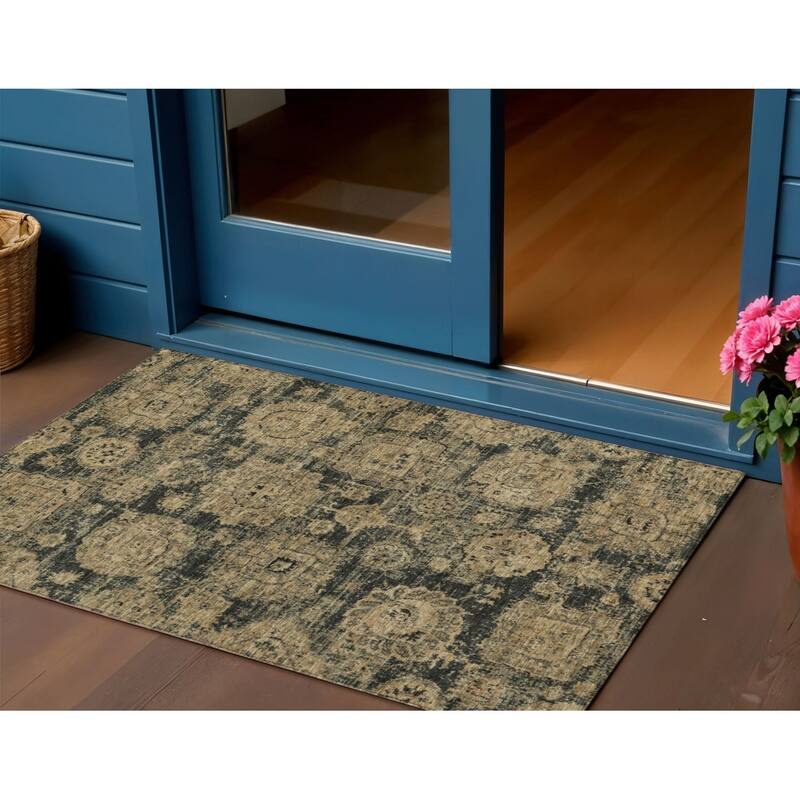 HomeRoots Floral Transitional Rectangle Outdoor Rug - 3' x 5'