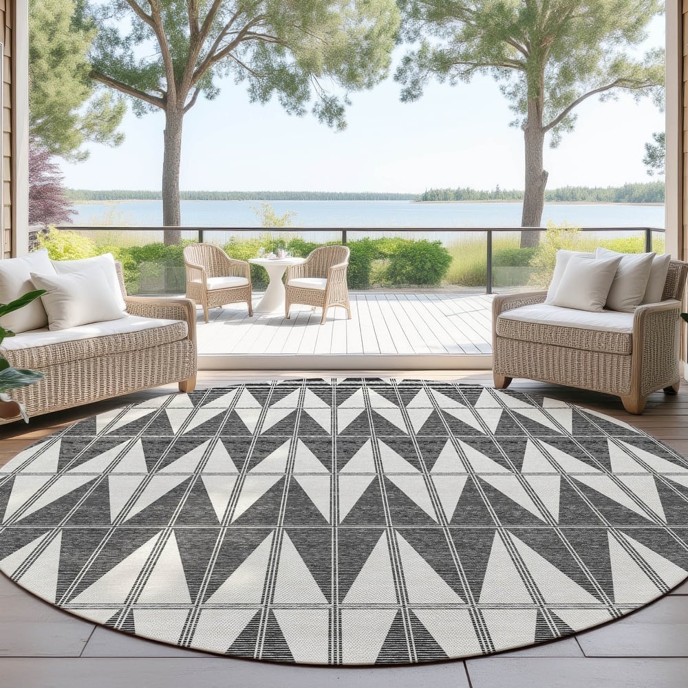 Machine Washable Indoor/ Outdoor Modern Zeke Chantille Rug