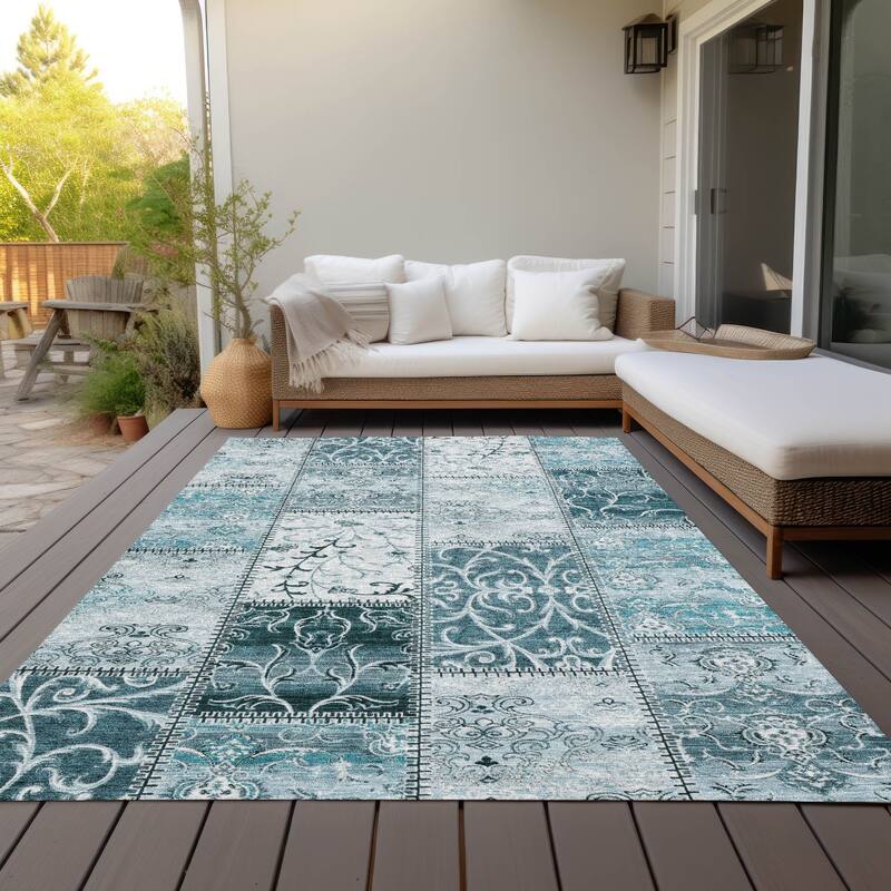 Machine Washable Indoor/ Outdoor Traditional Patchwork Chantille Rug
