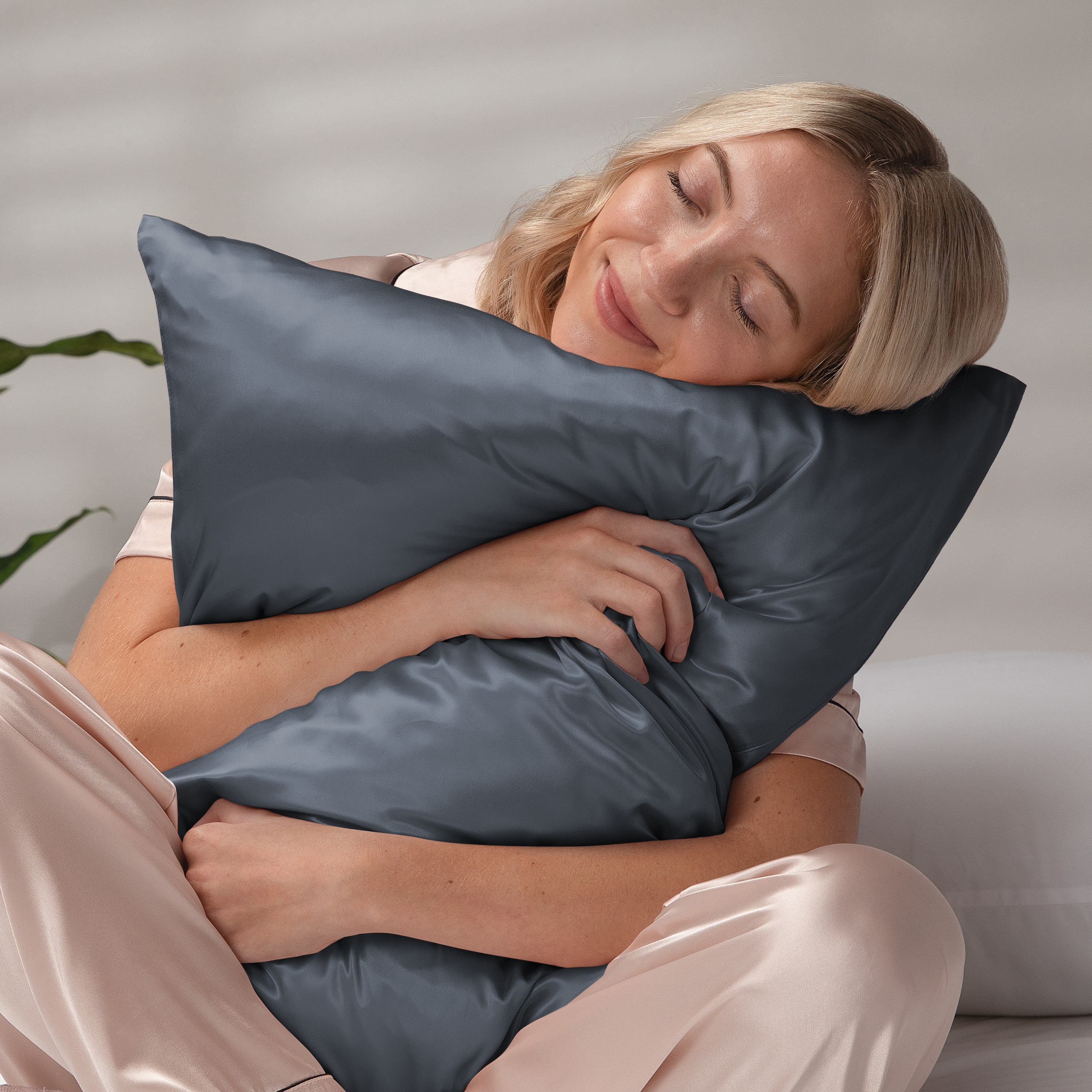 Becky Cameron 100% Mulberry Silk Zippered Pillowcase