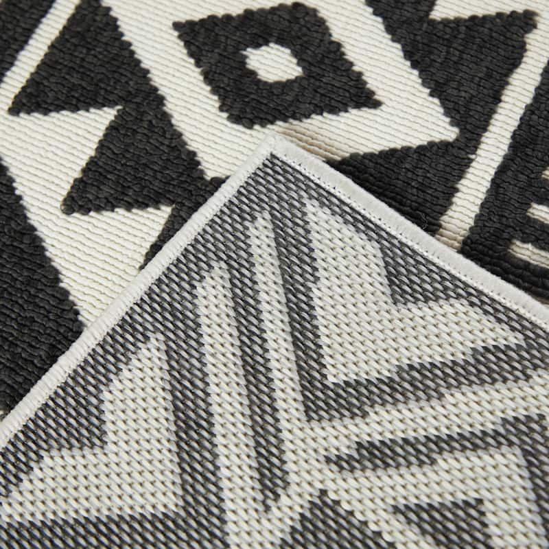 Alessi Global Geometric Indoor/Outdoor Area Rug