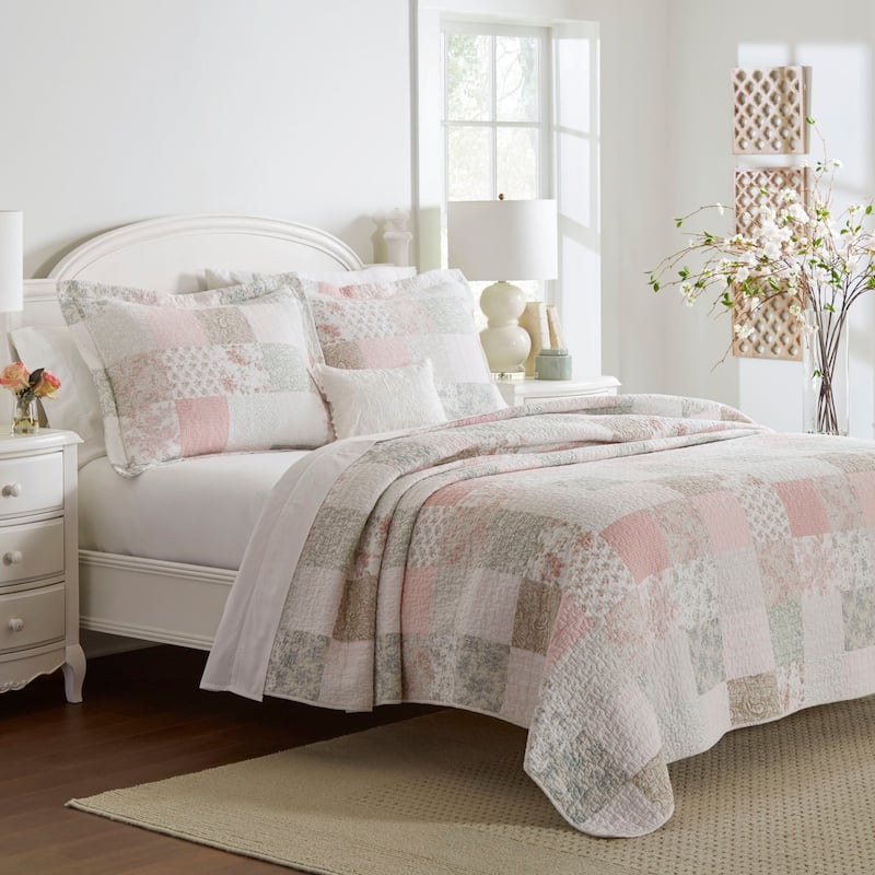 Laura Ashley Celina Patchwork Cotton Reversible Quilt Set - On Sale - Bed  Bath & Beyond - 31047866