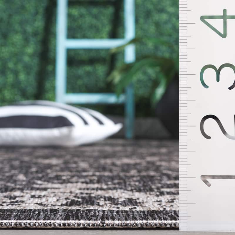 SAFAVIEH Courtyard Babet Indoor/Outdoor Transitional Rug - 5'1" x 7'6"