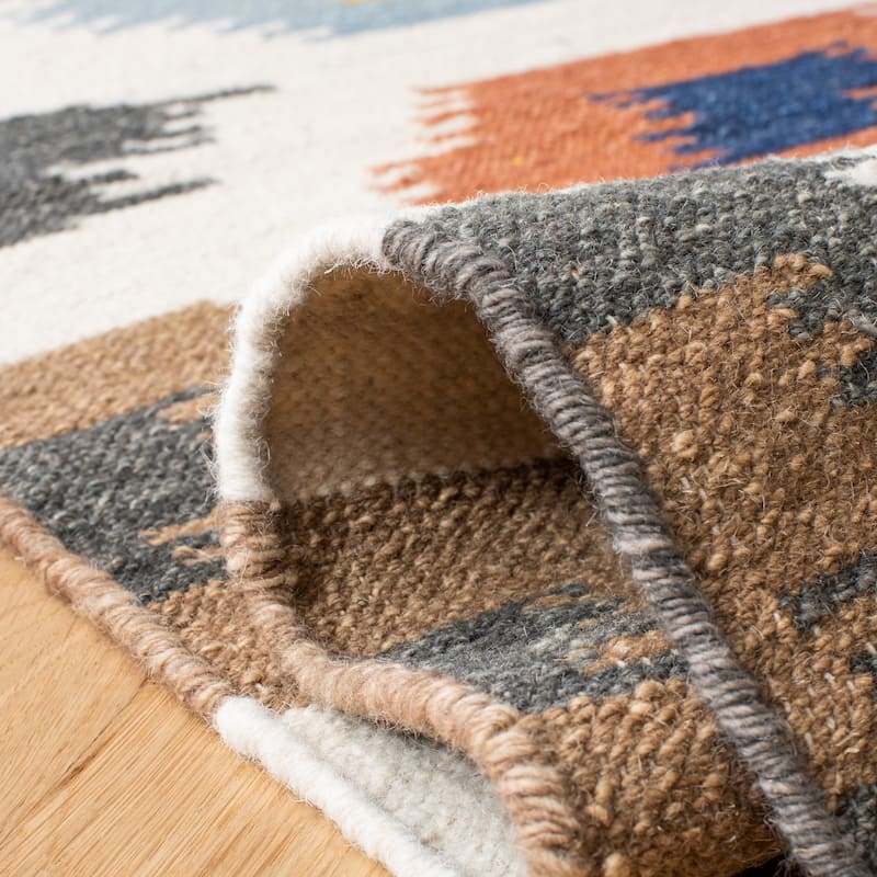 SAFAVIEH Handmade Flatweave Dhurries Radoslava Modern Wool Rug