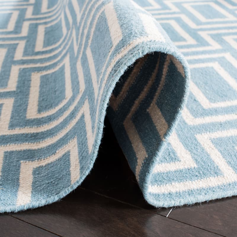 SAFAVIEH Handmade Flatweave Dhurries Iacobina Modern Moroccan Wool Rug