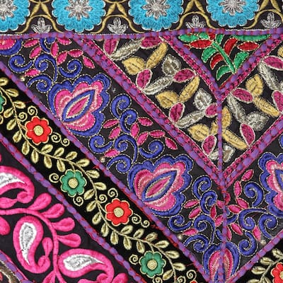 Handmade Paisley Glamour patchwork wall hanging (India)