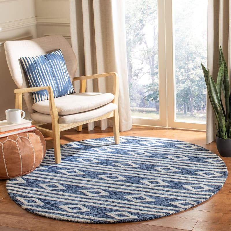 SAFAVIEH Handmade Micro-Loop Enkeleda Moroccan Wool Rug - 5' Round - Navy/Ivory