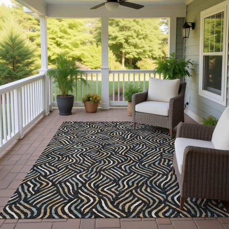 Machine Washable Indoor/ Outdoor Modern Jamie Chantille Rug - Black - 5' x 7'6"