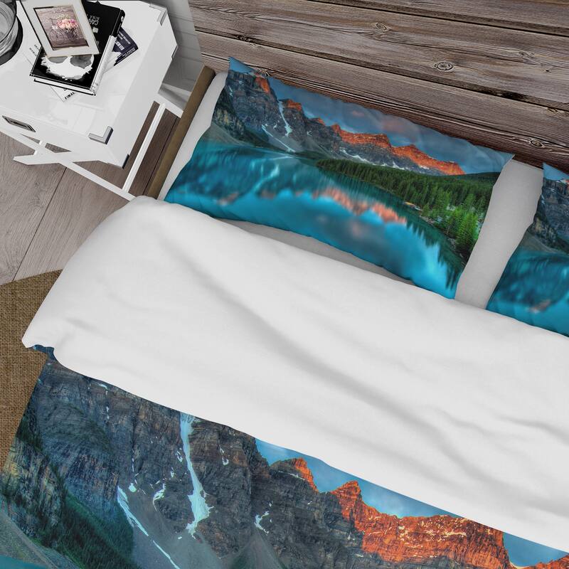 Designart 'Sunrise Over Morain Mountain Lake' Cabin & Lodge Duvet Cover
