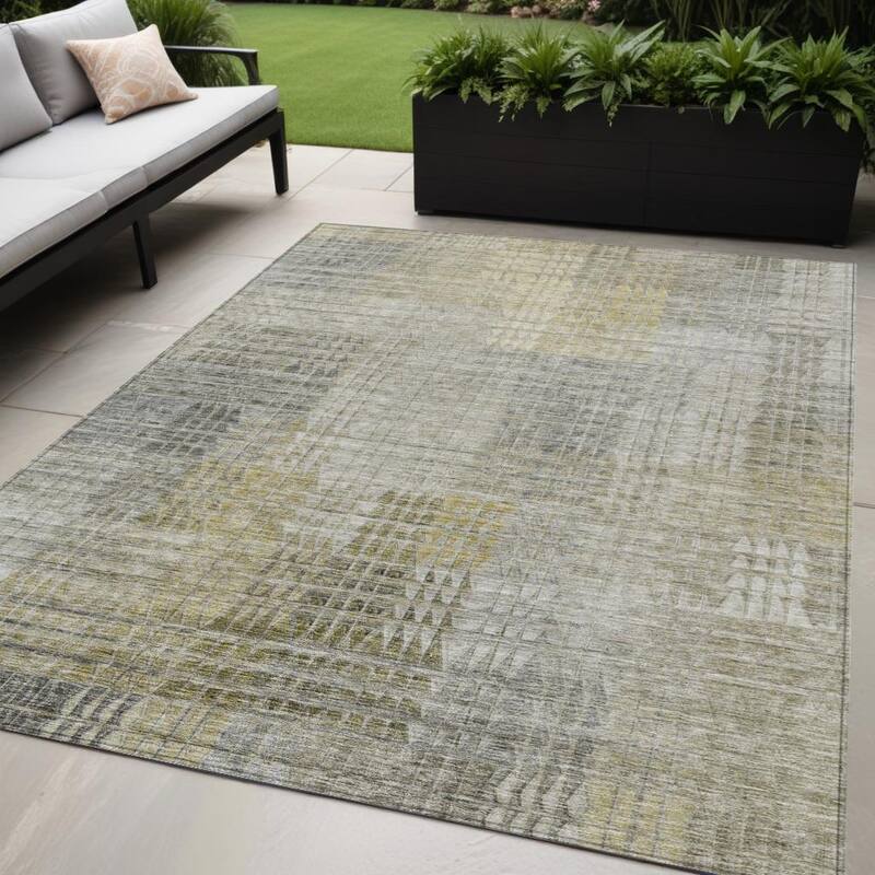 HomeRoots Abstract Transitional Rectangle Outdoor Rug - 5' X 8'