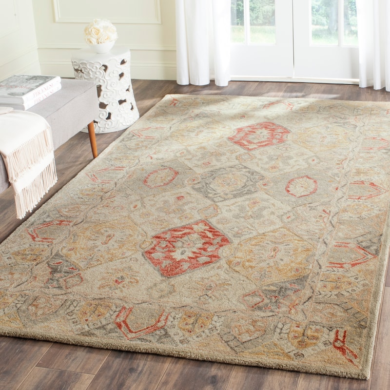 SAFAVIEH Handmade Antiquity Eman Traditional Oriental Wool Rug - 4' x 6' - Beige/Multi