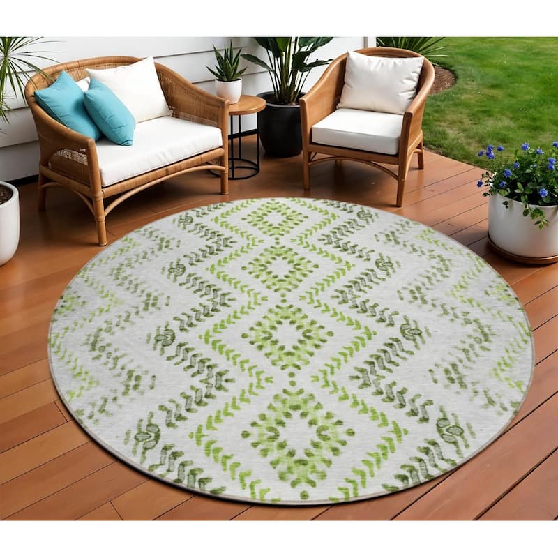 HomeRoots Geometric Transitional Rectangle Outdoor Rug - 8' Round