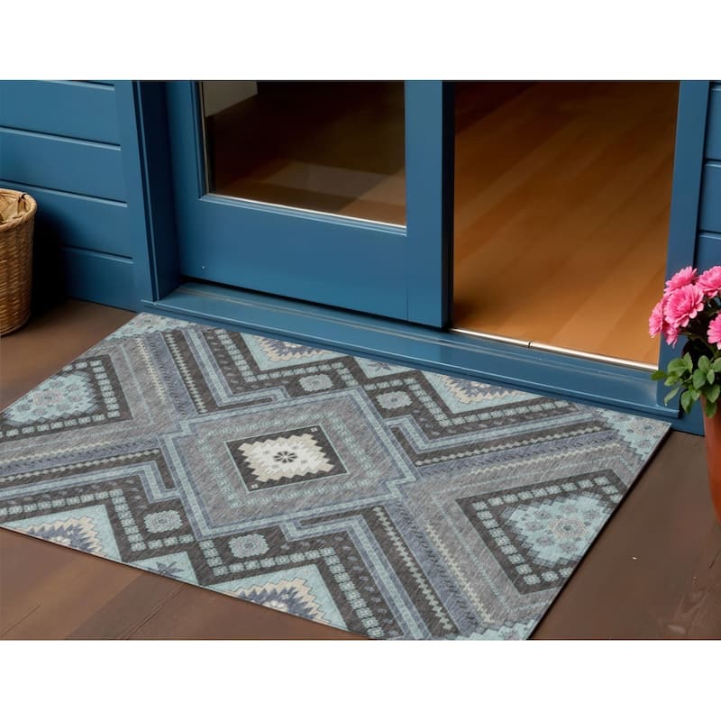 HomeRoots Tribal Transitional Rectangle Outdoor Rug - 3' x 5'