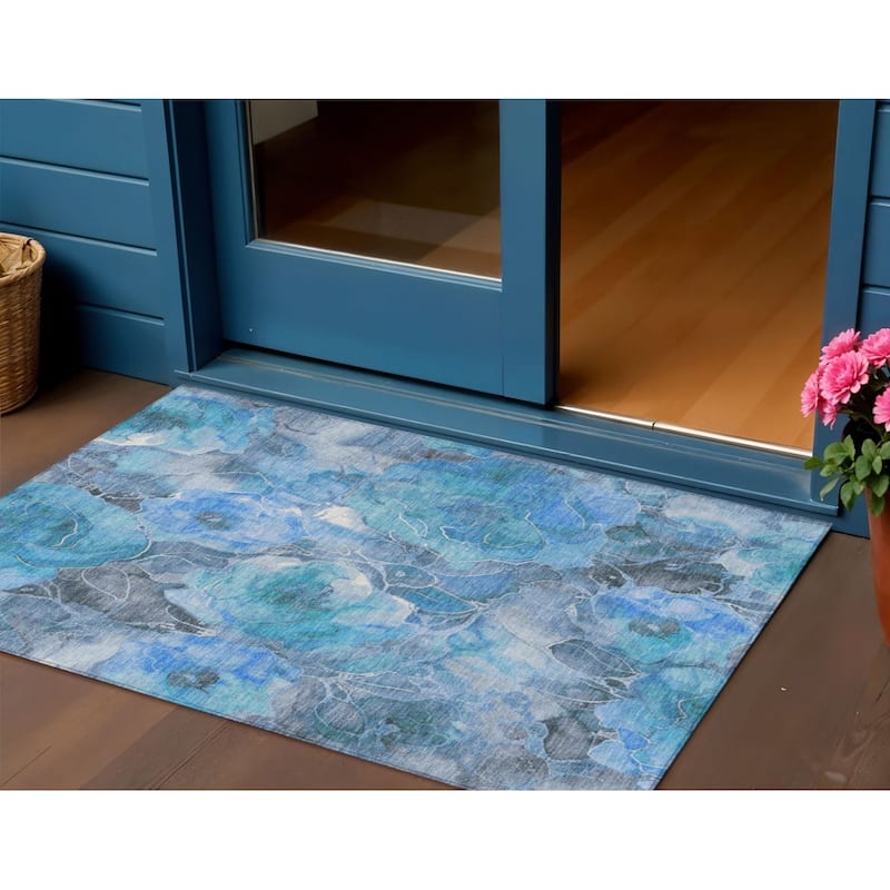 HomeRoots Floral Transitional Rectangle Outdoor Rug - 3' x 5'
