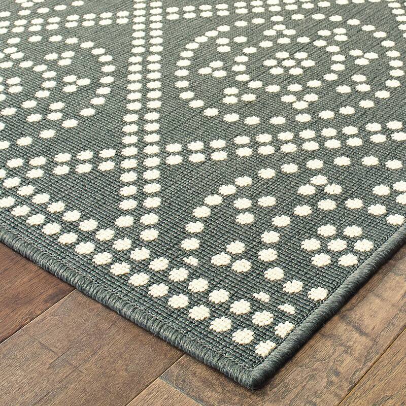 Style Haven Marianna Medallion Lattice Indoor/Outdoor Rug