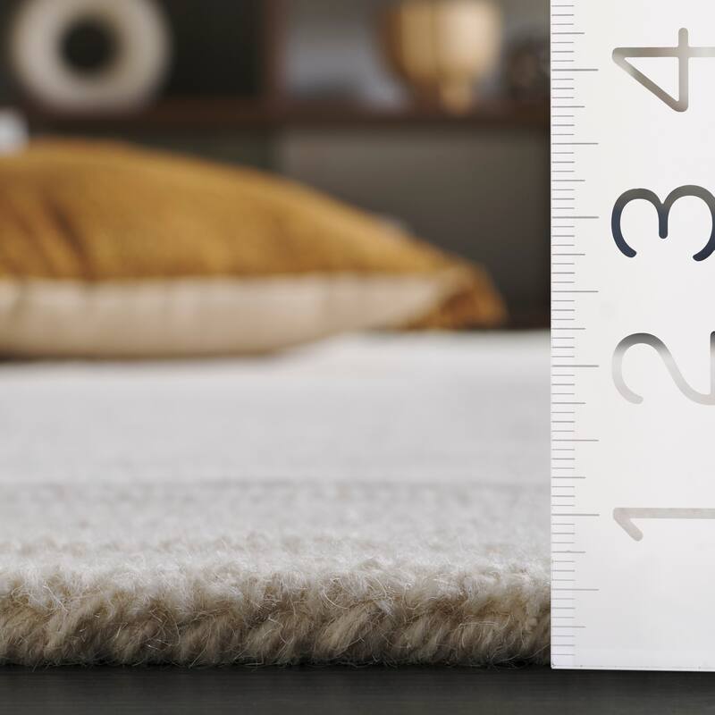 SAFAVIEH Handmade Harvest Fili Wool Rug