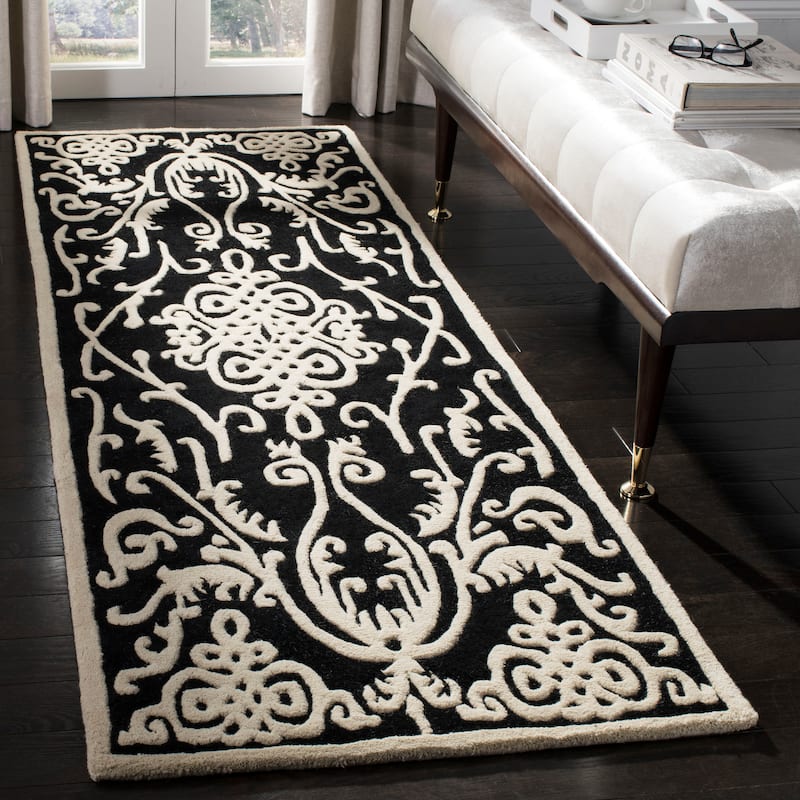SAFAVIEH Handmade Soho Taja N.Z. Wool Rug - 2'6" x 8' Runner - Black/Ivory