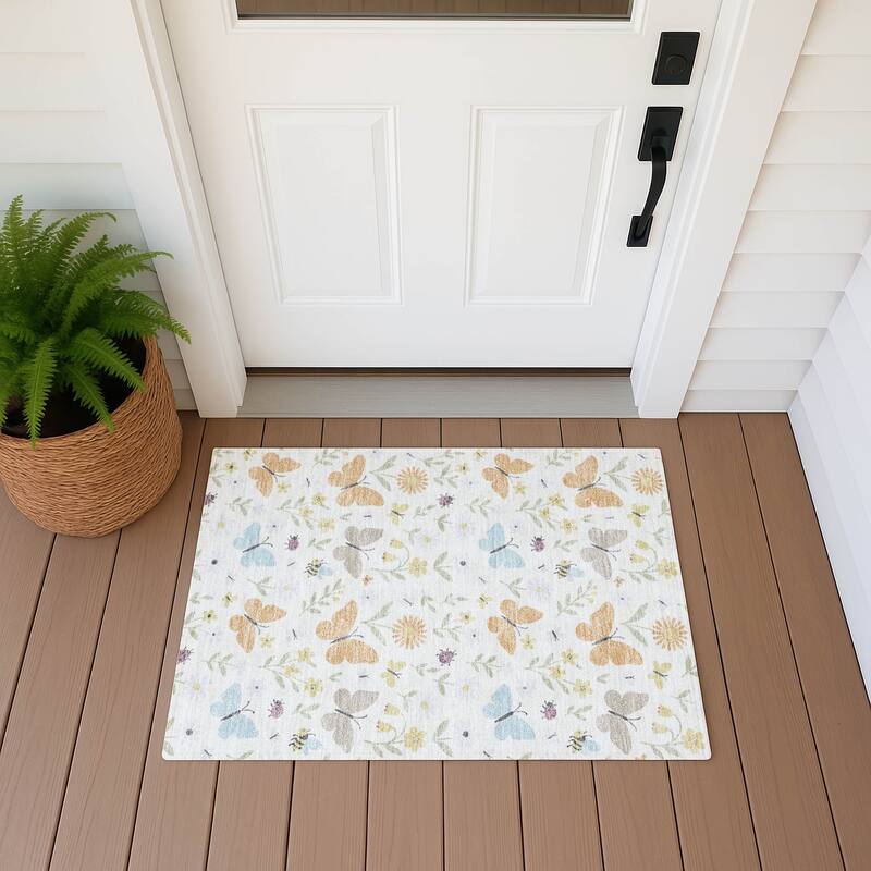 Machine Washable Indoor/ Outdoor Whimsy Butterfly Chantille Rug - Ivory - 1'8" x 2'6"