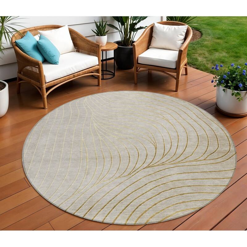 HomeRoots Abstract Transitional Rectangle Outdoor Rug - 8' Round