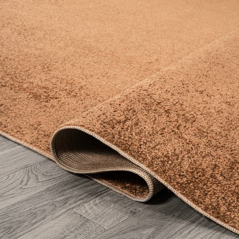 JONATHAN Y Fawning Classic Solid Low-Pile Machine-Washable Terra Area Rug