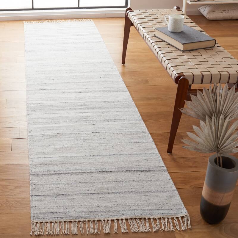 SAFAVIEH Handmade Kilim Welmoed Wool Fringe Rug - 2'3" x 9' Runner - Ivory/Grey