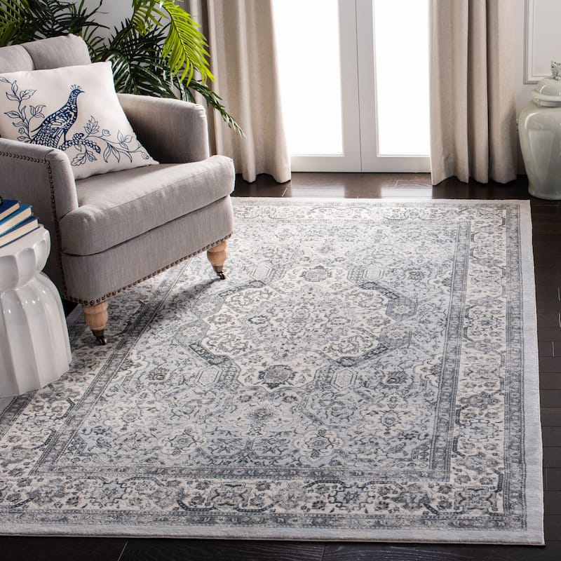 SAFAVIEH Isabella Minola Traditional Oriental Rug - 5'3" x  7'6" - Dark Grey/Cream - Rectangle