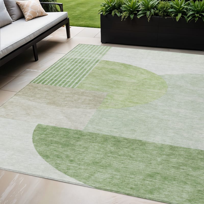 HomeRoots Geometric Transitional Rectangle Outdoor Rug - 5' X 8'
