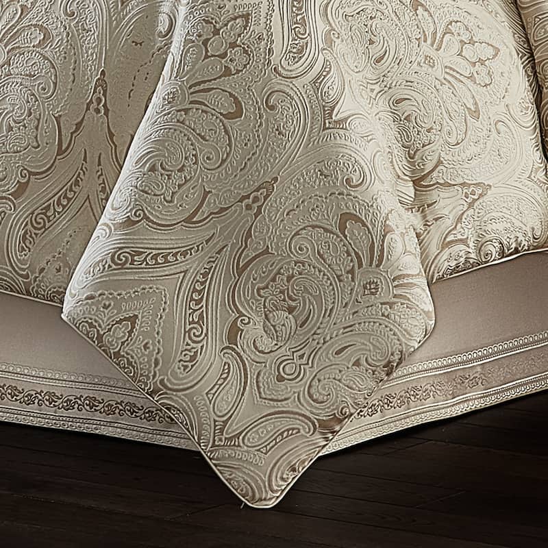 J. Queen New York Trinity Comforter Set - Queen