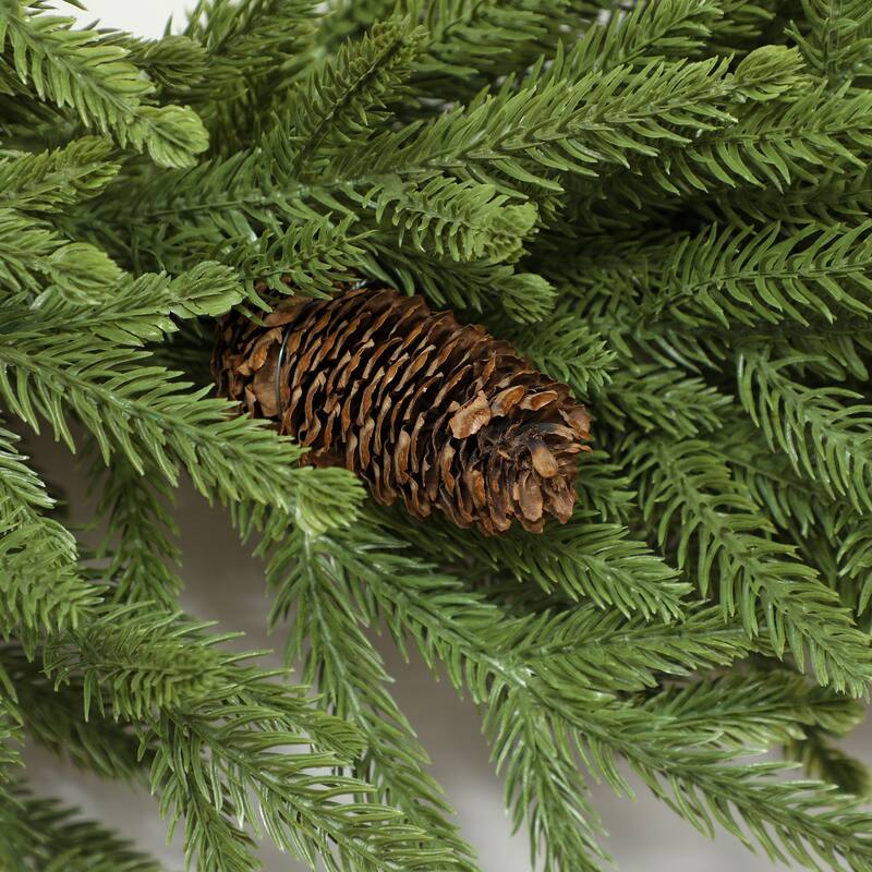 HOMCOM 24in Xmas Wreath: Pine Cones, 88 Branches, Artificial Norfolk Pine, Indoor Decor