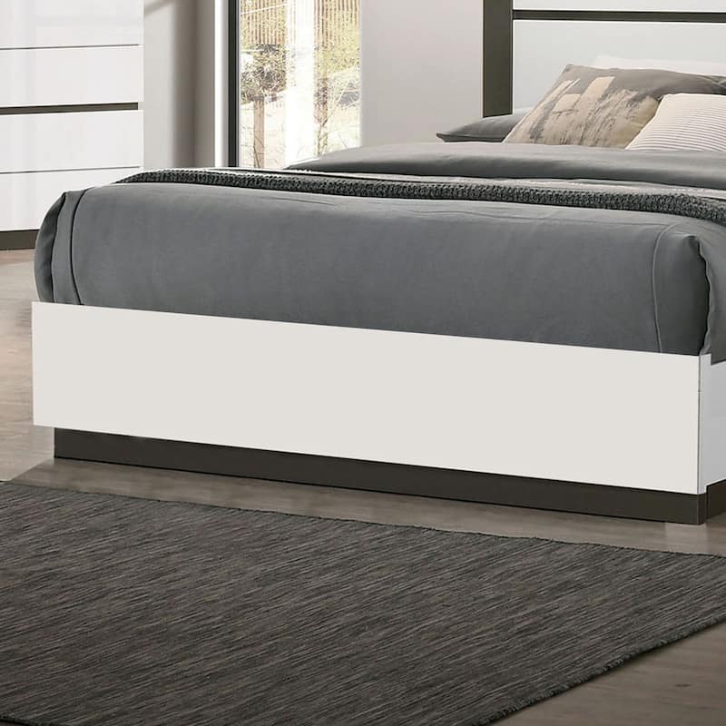 Conjira Modern White Wood 6-Piece Platform Bedroom Set (USB) by Furniture of America
