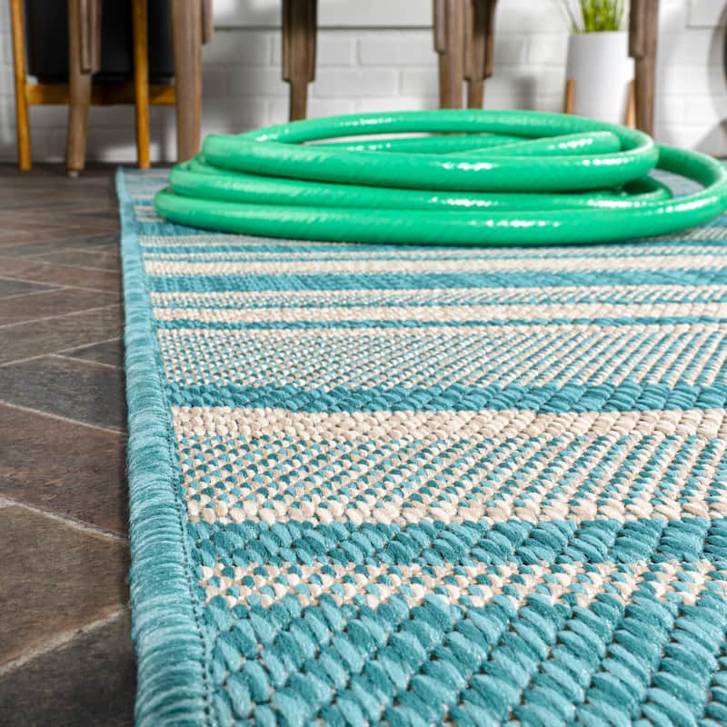 JONATHAN Y Chevron Wavy Stripe Modern Indoor/Outdoor Area Rug