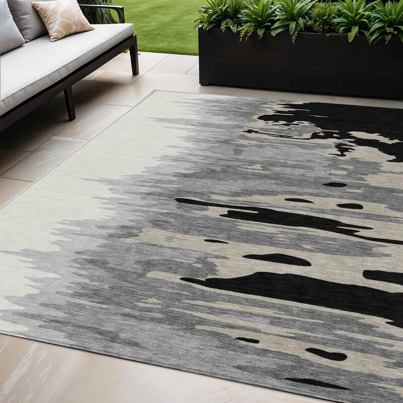 HomeRoots Abstract Transitional Rectangle Outdoor Rug - 5' X 8'