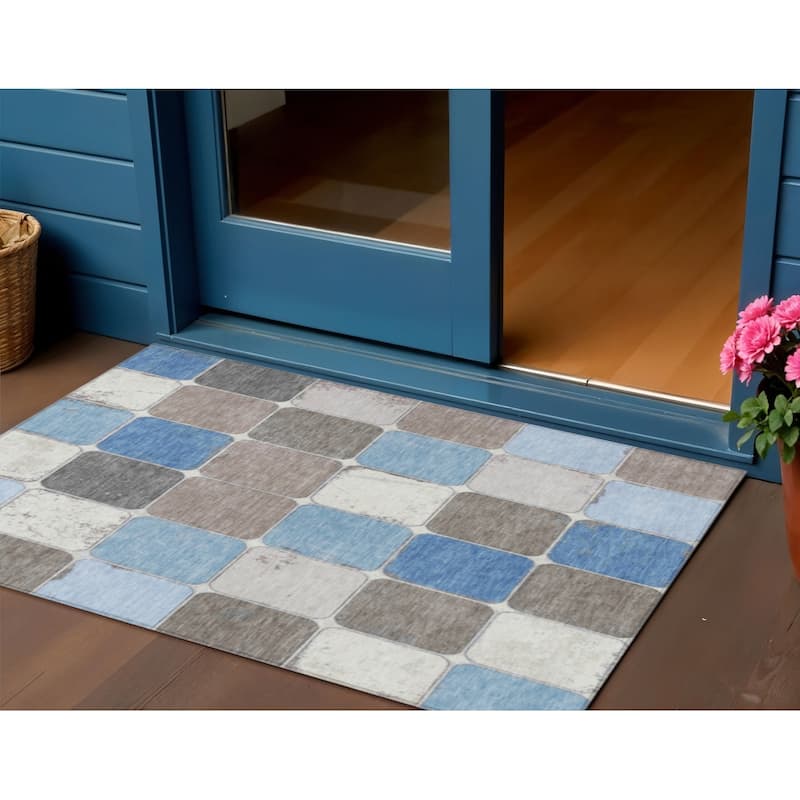 HomeRoots Geometric Transitional Rectangle Outdoor Rug - 3' x 5'