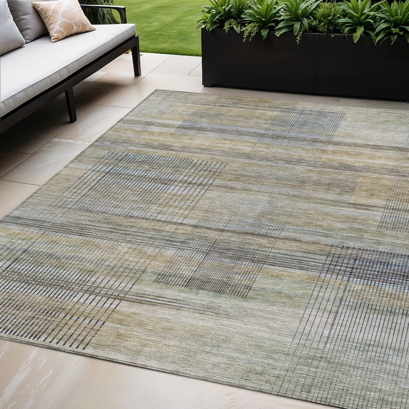 HomeRoots Striped Transitional Rectangle Outdoor Rug - 5' X 8'