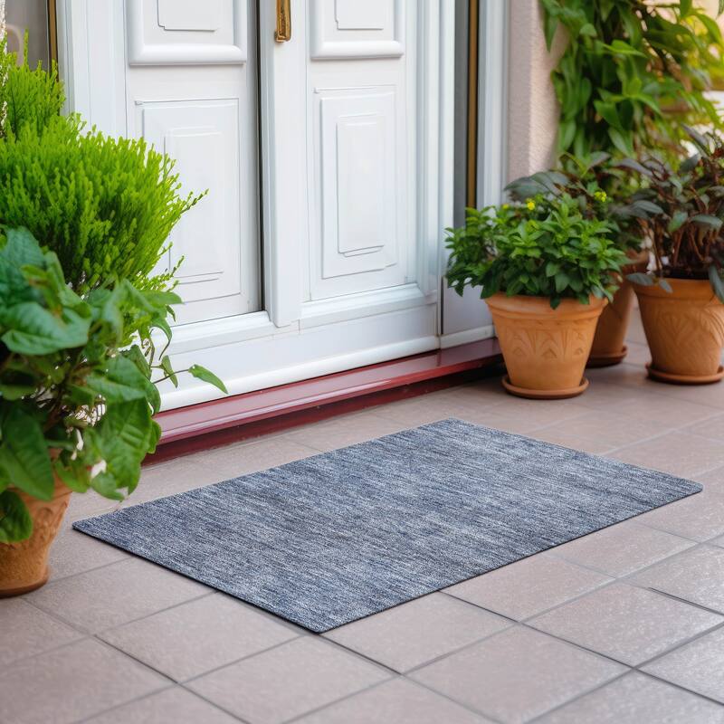 Machine Washable Indoor/ Outdoor Ombre Solid Chantille Rug