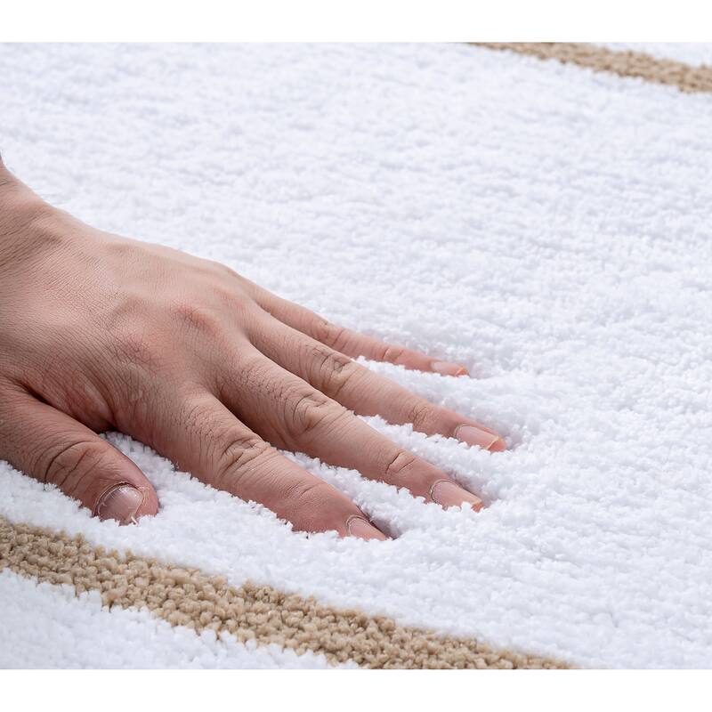 Anti Slip Bath Mat 21x 34 Soft Microfibre Polyester, Highly Absorbent, Machine Washable Bathroom Rug.