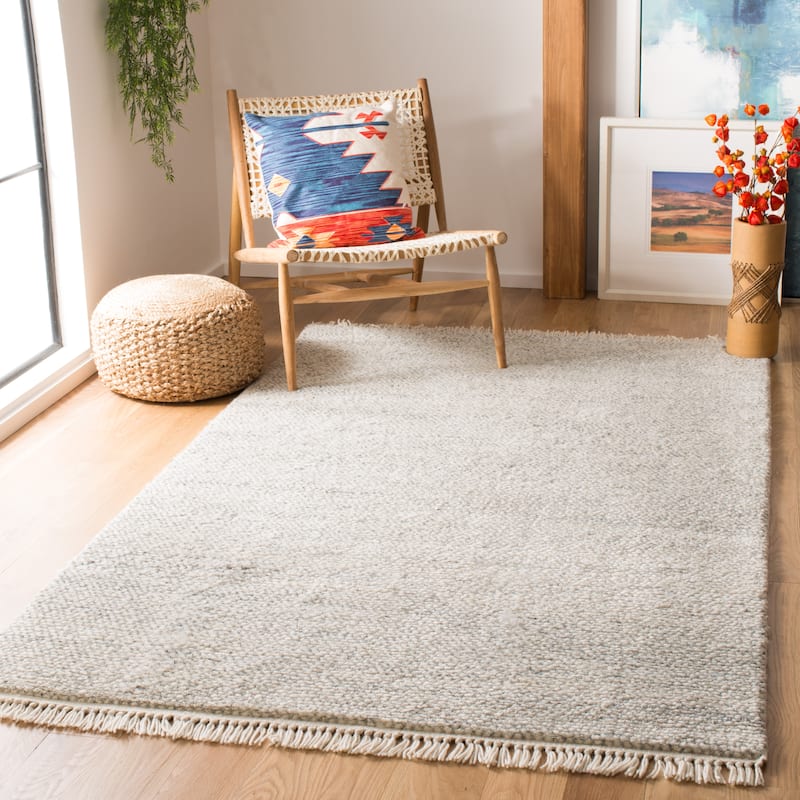 SAFAVIEH Handmade Casablanca Shag Tribal Grey Wool Rug - 5' x 8' - Grey