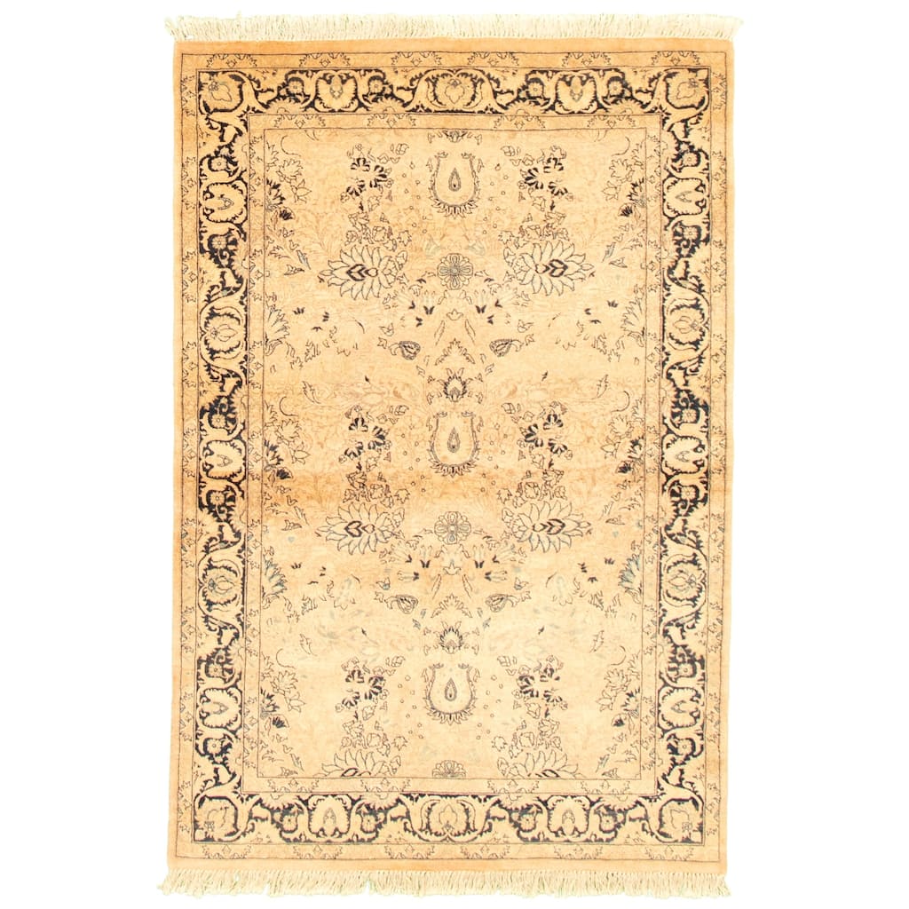 Hand-knotted Pako Persian Beige Wool Rug - 4'0 x 6'1/4'0" x 6'1"