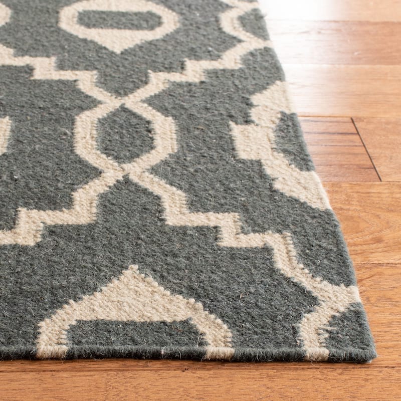SAFAVIEH Handmade Flatweave Dhurries Massoumeh Modern Wool Rug