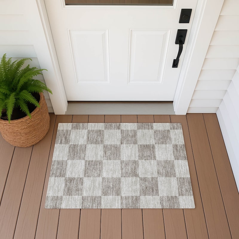 Machine Washable Indoor/ Outdoor Modern Checker Chantille Rug - Khaki - 1'8" x 2'6"