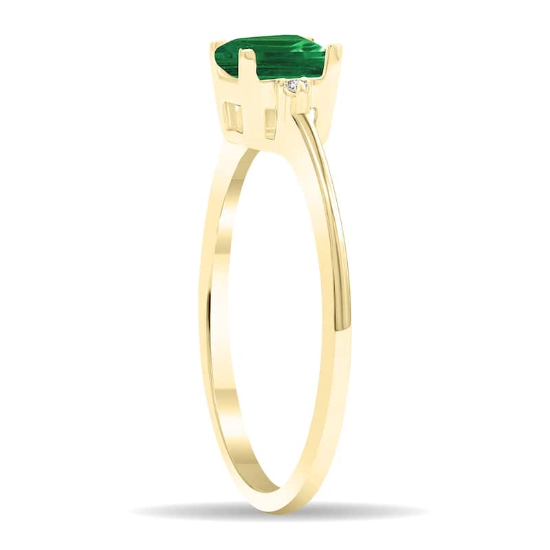 Women's Square Shaped Emerald and Diamond Classic Band in 10K Yellow Gold
