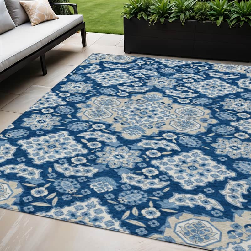 HomeRoots Medallion Traditional Rectangle Outdoor Rug - 5' X 8'