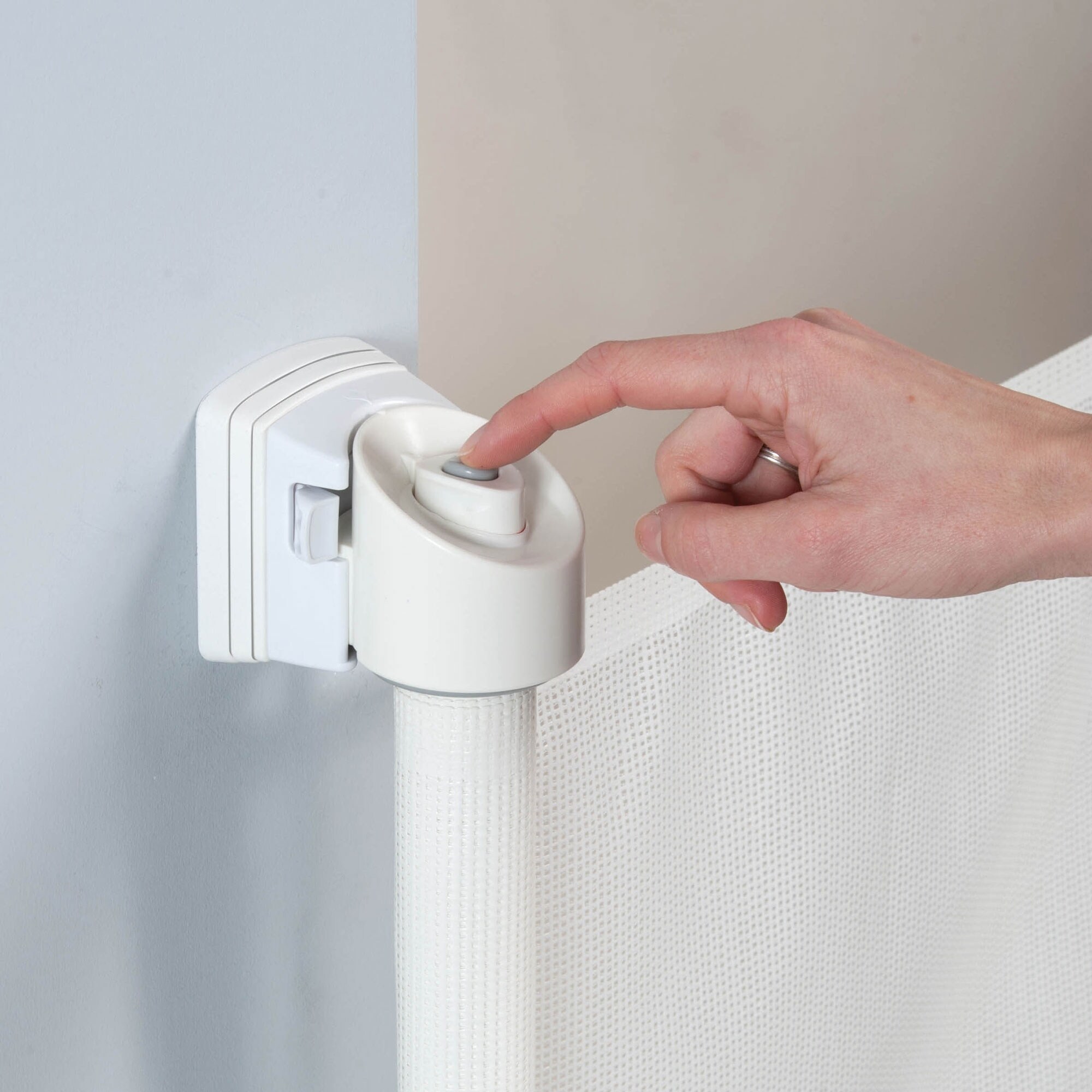 KidCo Retractable Safeway Mesh Quick Release Baby Toddler Safety