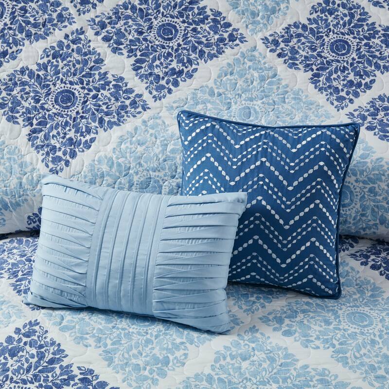 Madison Park Montecito 6 Piece Printed Quilt Set with Throw Pillows