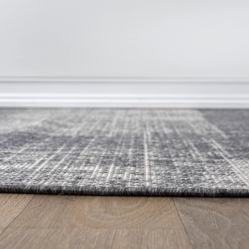 World Rug Gallery Distressed Boxes Indoor/Outdoor Area Rug